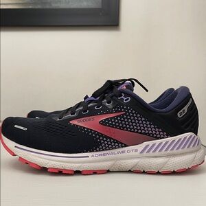Brooks Adrenaline GTS 22 Black & Purple Running Sneakers Women’s Size 9.5